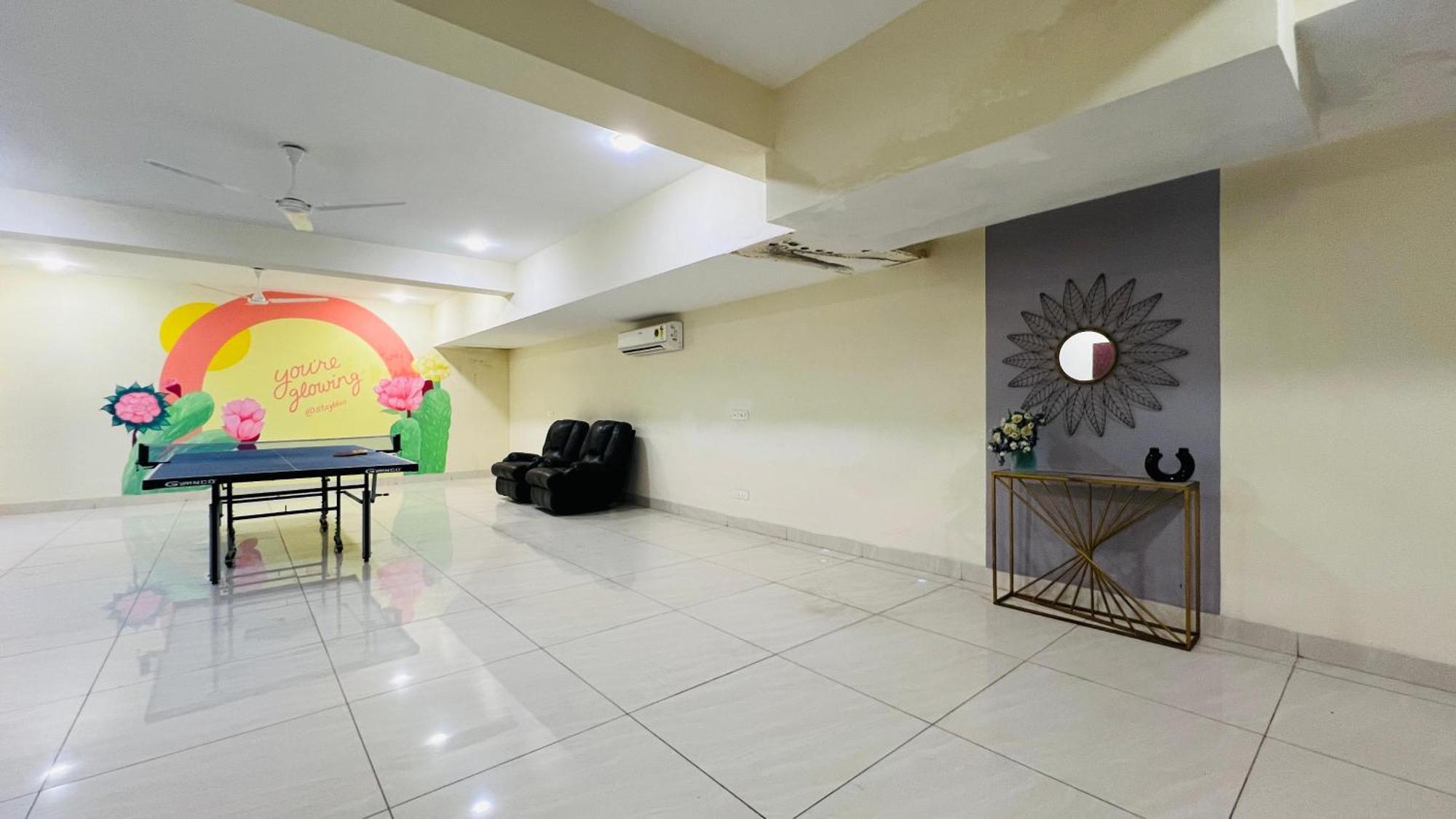 Bluo Studio5 Golf Course Road - Gym, Terrace Garden Gurgaon Bagian luar foto
