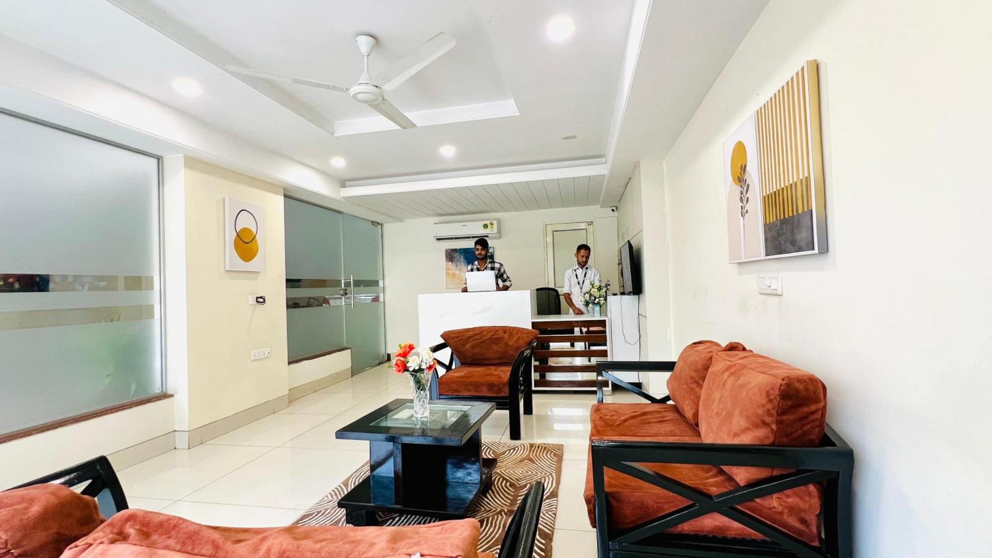 Bluo Studio5 Golf Course Road - Gym, Terrace Garden Gurgaon Bagian luar foto