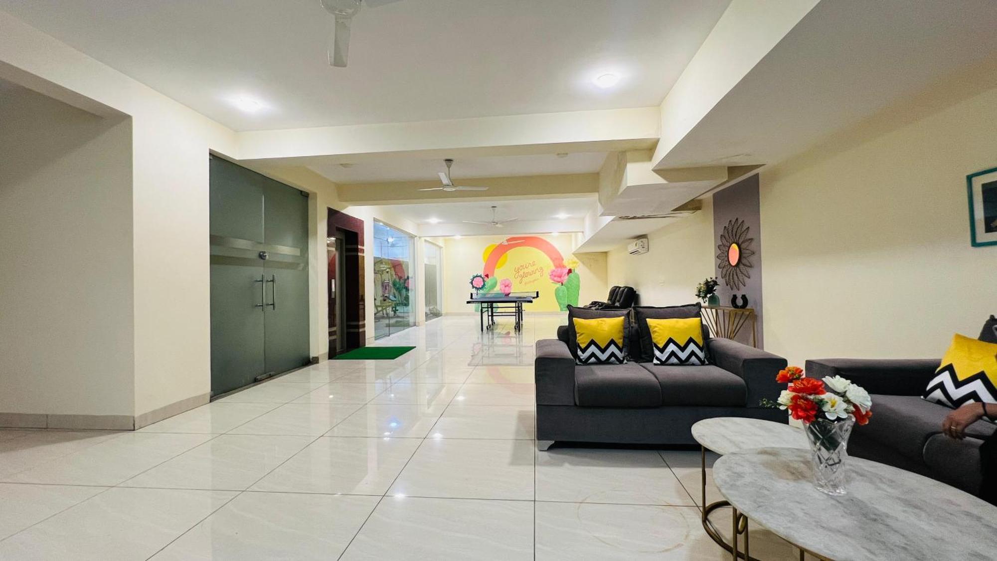 Bluo Studio5 Golf Course Road - Gym, Terrace Garden Gurgaon Bagian luar foto